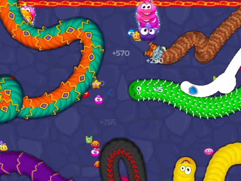 Chơi online với nhiều người trong Snake.Io Hack